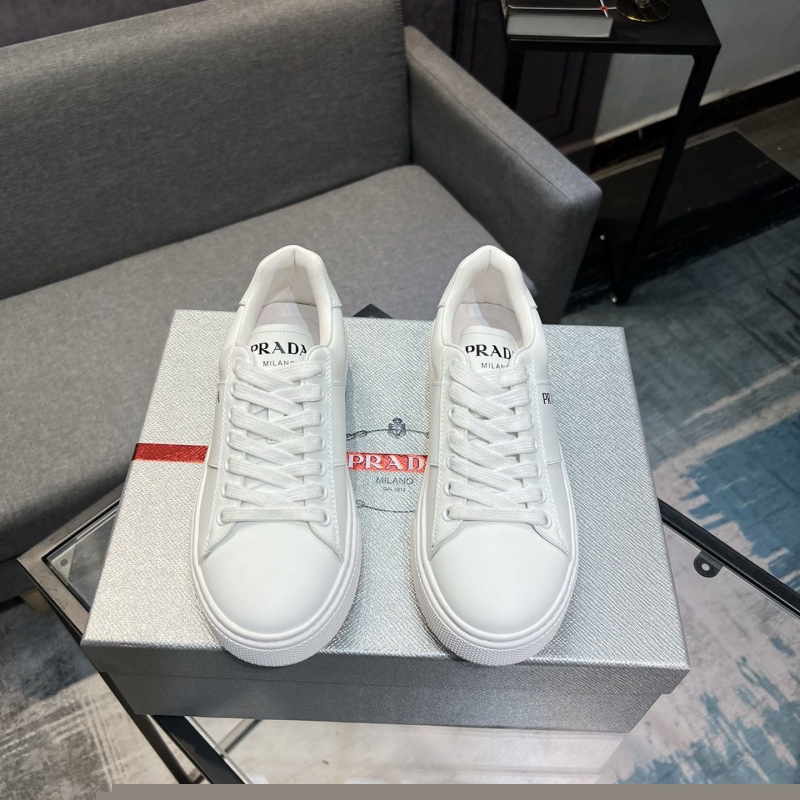 Pra*a casual shoes